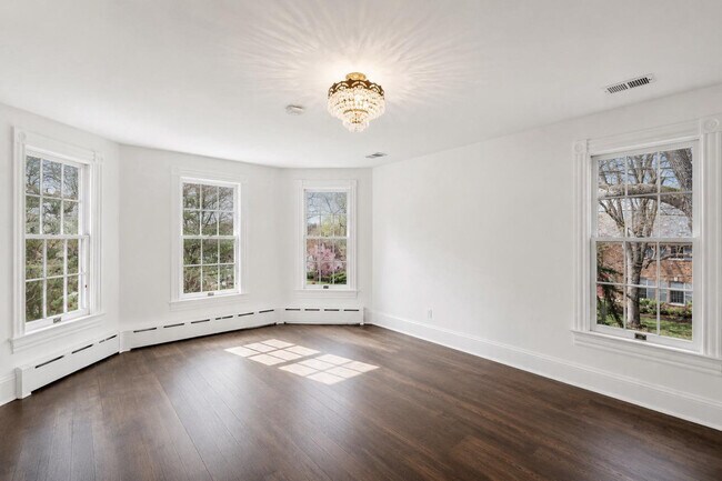 Building Photo - 5305 Saratoga Ave
