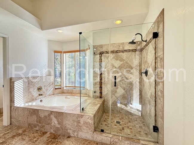 Building Photo - 14265 Marianopolis Way