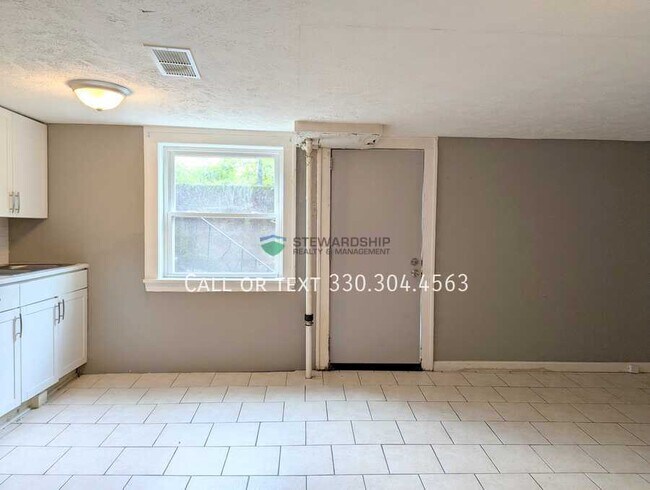 Building Photo - 177 Watson St