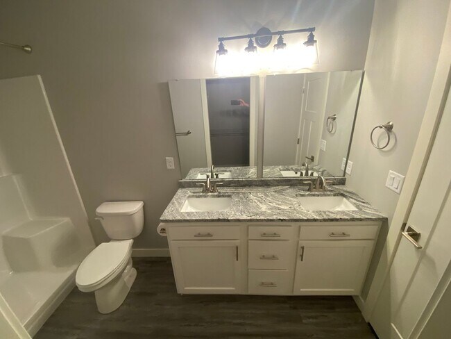 Building Photo - Updated 3 bed, 2 bath Horace Home!!