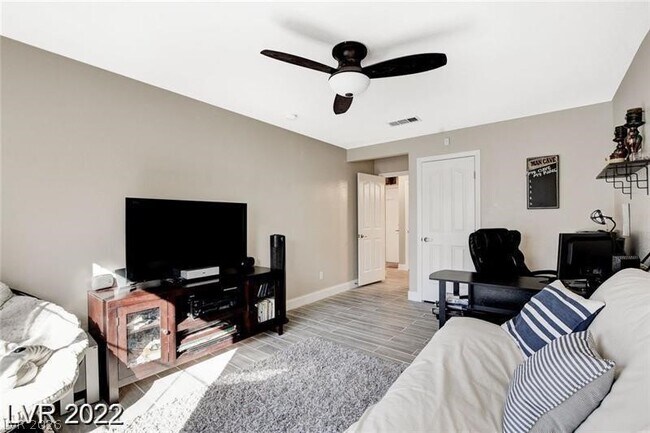 Building Photo - 7 Old Lake Cir