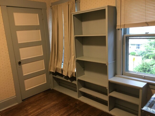 Building Photo - West Shore Apartments -107E