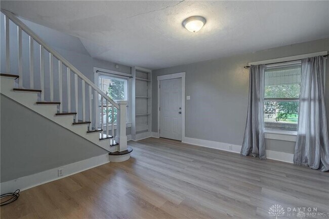 Primary Photo - 9 S Maple Ave