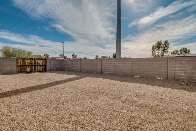 Building Photo - 460 N 64th Pl