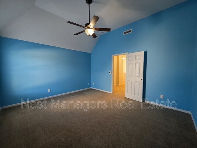 Building Photo - 825 Running Horse Ln