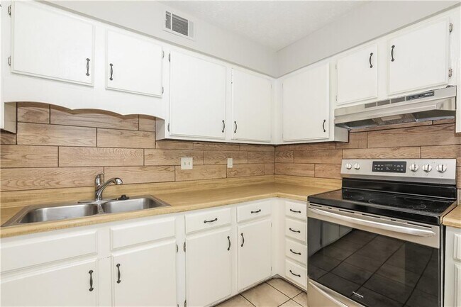 Building Photo - 442 Sherwood Oaks Rd