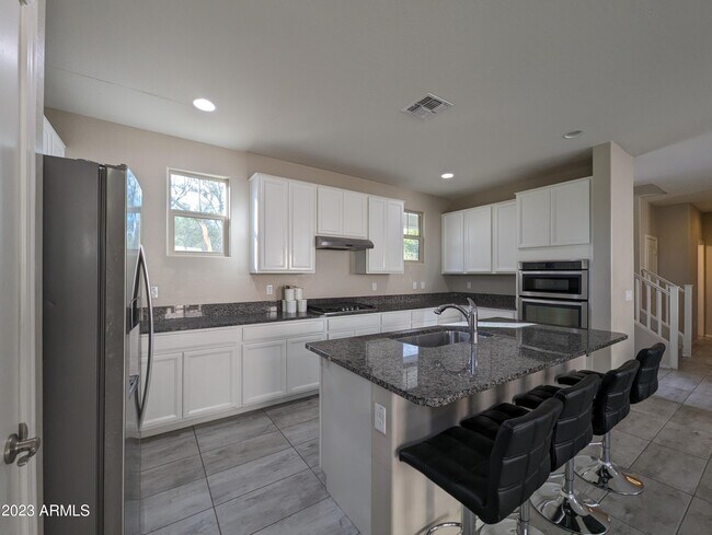 Building Photo - 1253 N 166th Ave