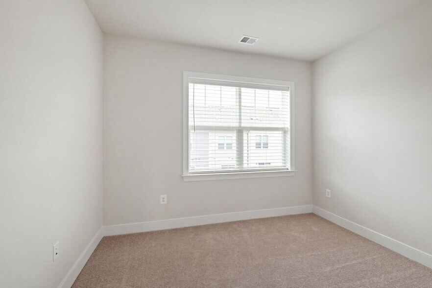 Building Photo - 143 Rubens Dr