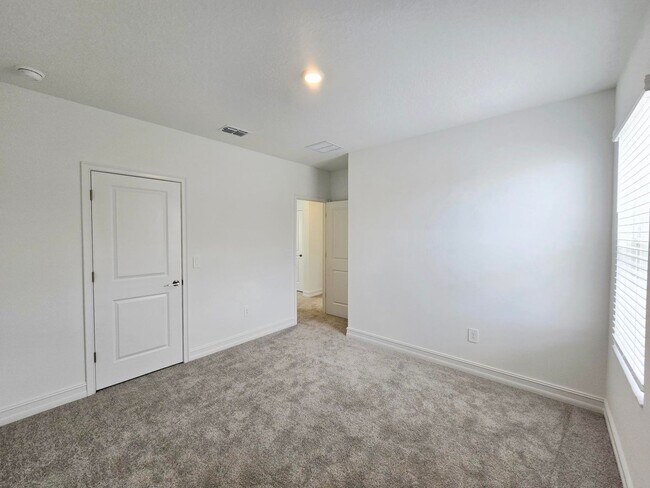 Building Photo - Annual Rental in Stonegate Preserve – Brand-New 3 Bedroom, 2.5 Bath Home with Loft, Main-Level Pr...