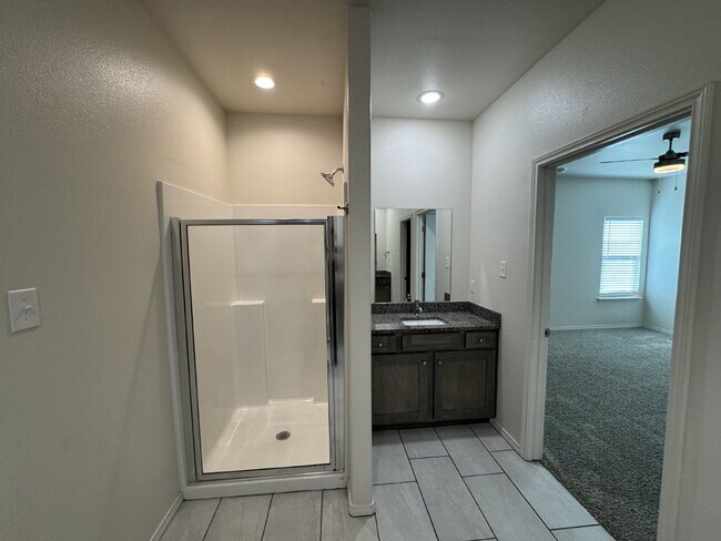 Building Photo - Luxurious Home Located in Frenship District with Easy Access to Marcha Sharp Freeway!