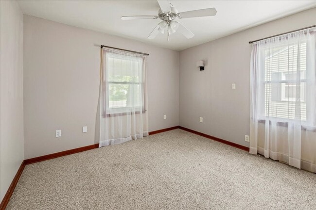 Building Photo - 401 N 13th Ave