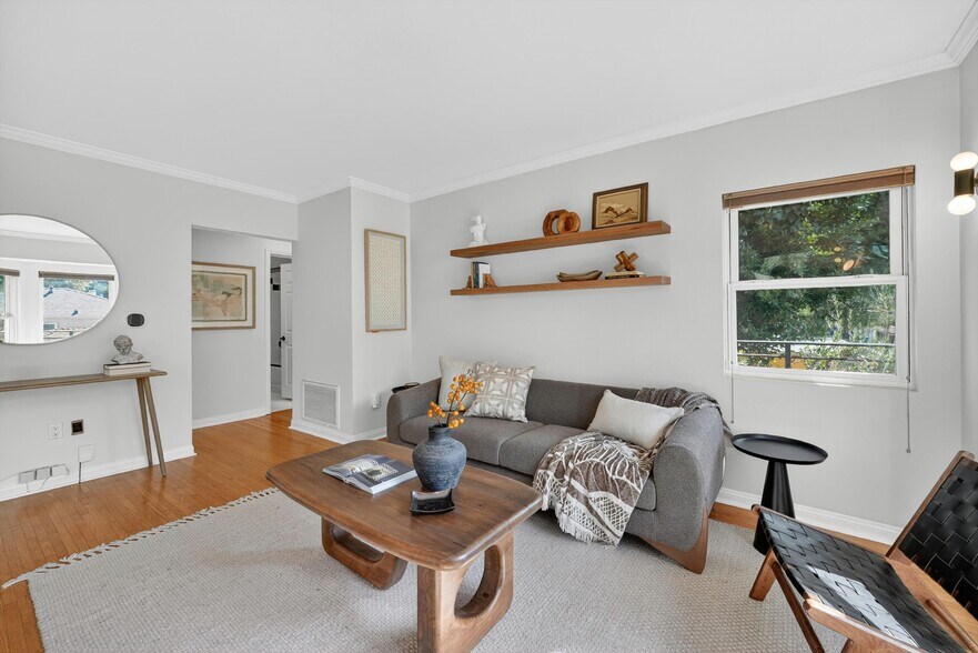Building Photo - 1515 Rendall Pl