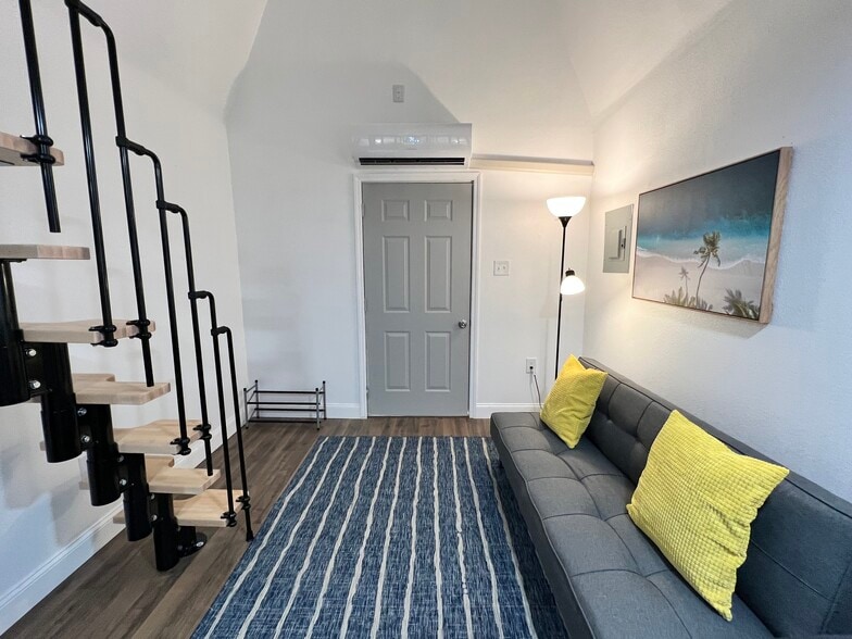 Building Photo - 3027 W Cordelia St