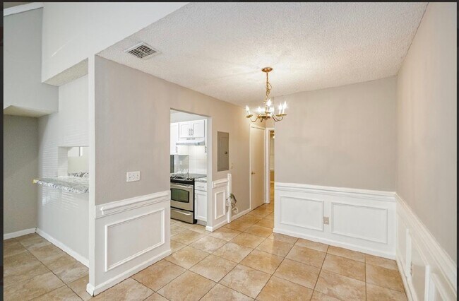 Building Photo - Fully renovated 3 BR/ 2 BA townhome off of Capital Park Circle