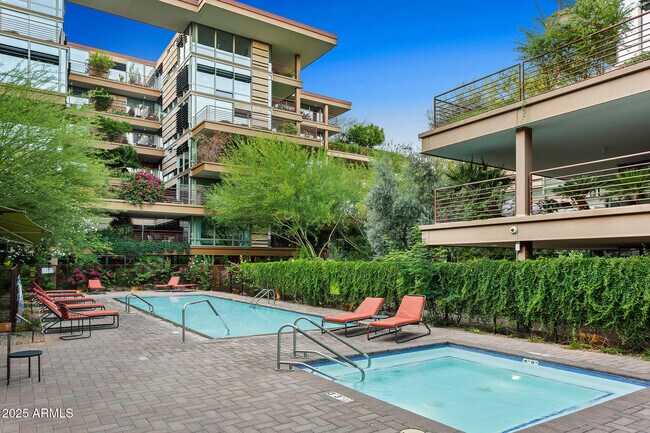 Building Photo - 7147 E Rancho Vista Dr