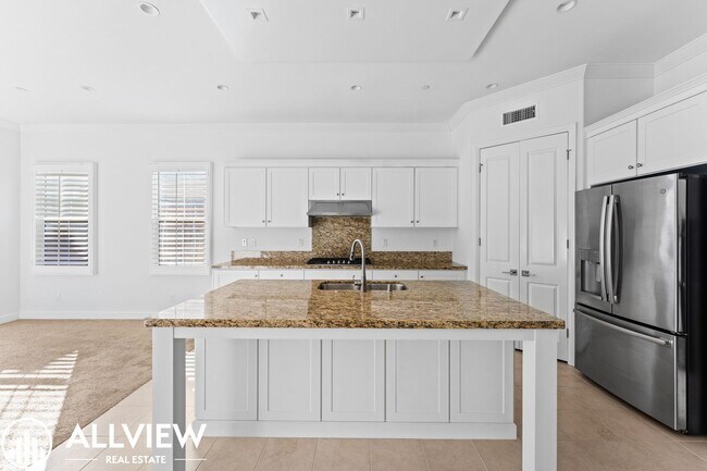 Building Photo - Gorgeous 3 bedroom 2.5 bath home in the newly constructed association of Eastwood Village!