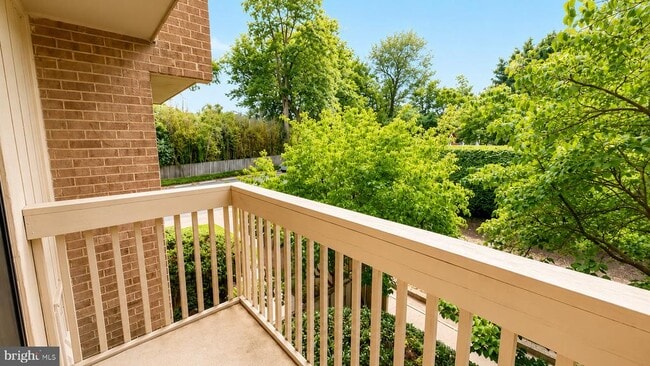 Building Photo - 2473 Glengyle Dr