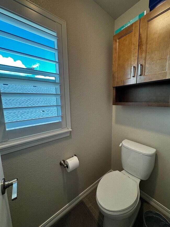 Building Photo - Stunning 5 Bedroom Home in Cordera with access to Community center with pool