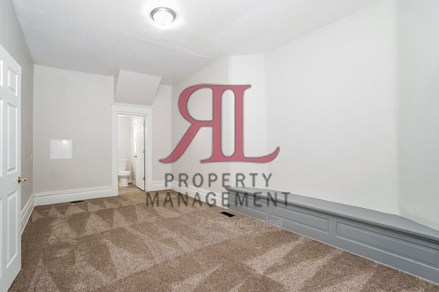 Building Photo - 235 W Church St