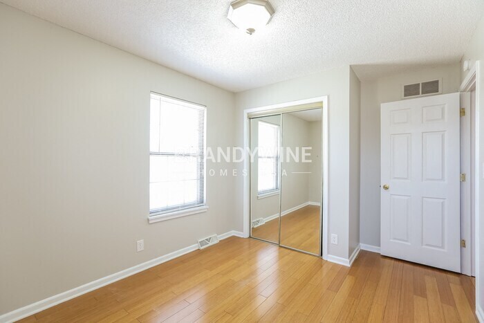 Building Photo - 611 W Walnut St