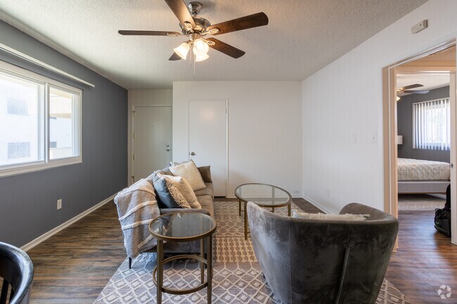 1BR, 1BA - 550SF Living Room - Beau's Apartments on Flower