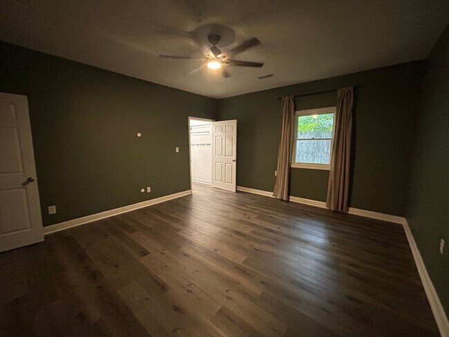Building Photo - Charming 3 Bedroom, 1 Bath Home – 1,440 Sq...