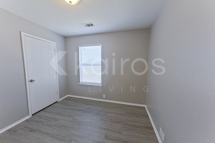 Building Photo - 1401 Alpine Dr