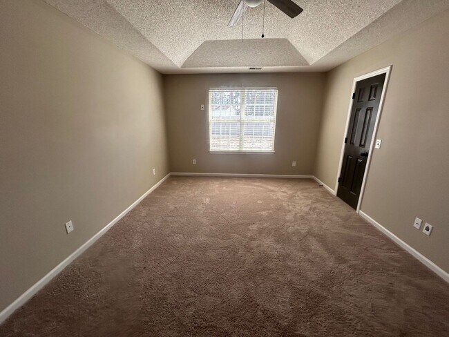 Building Photo - 25 Oak Lake Ct