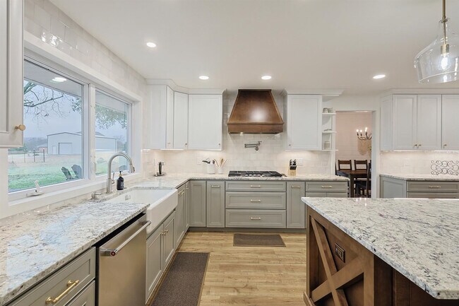 Building Photo - 2368 County Road 852-SI ID1055509P