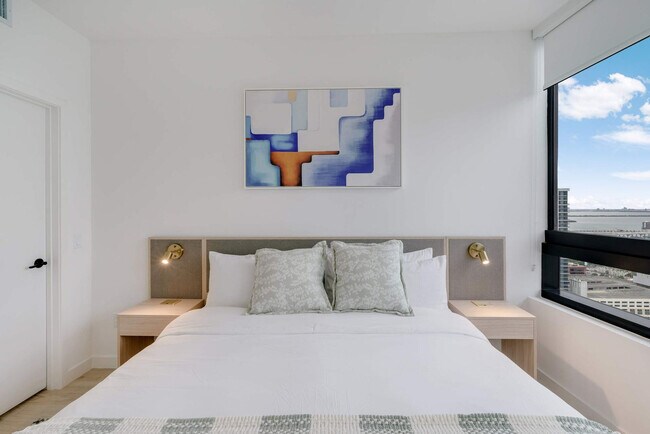 Building Photo - 225 N Miami Ave