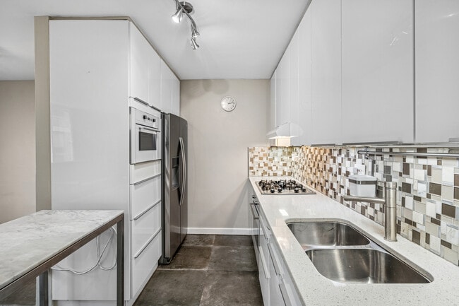 Building Photo - 1044 Ontario St