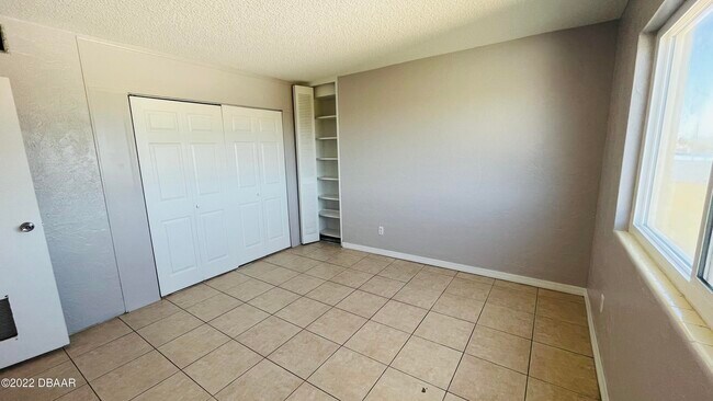 Building Photo - 732 N Halifax Ave