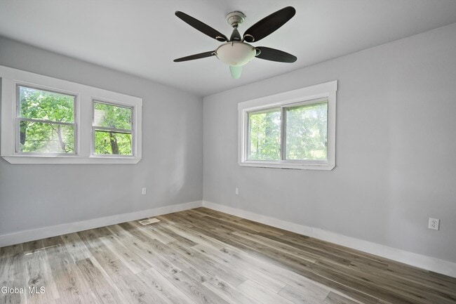 Building Photo - 99 1/2 Walworth St