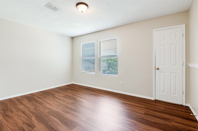 Building Photo - 2232 White Pine Dr