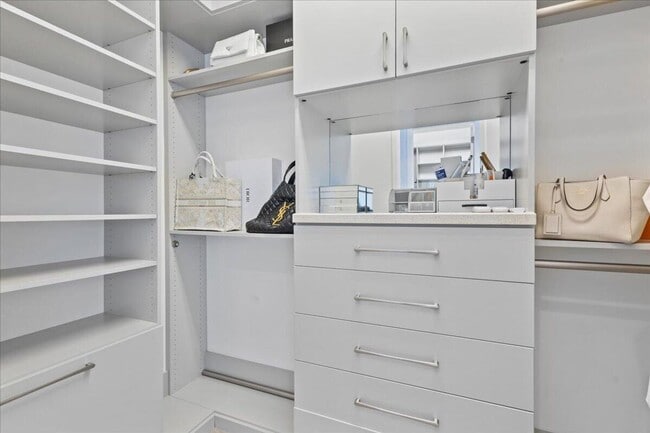 Building Photo - 15377 Green River Ct