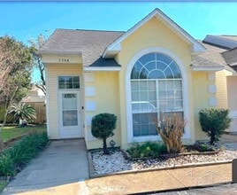 Building Photo - 1348 Redwood Ln