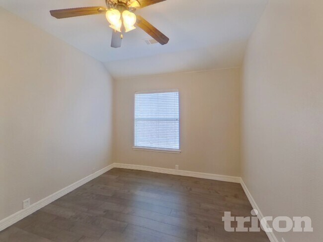 Building Photo - 4021 Chinaberry Dr