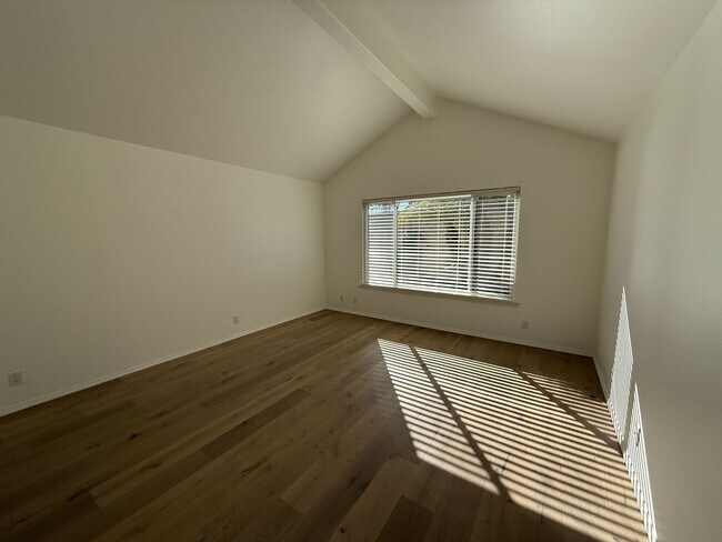 Building Photo - 2441 Iron Ridge Ct