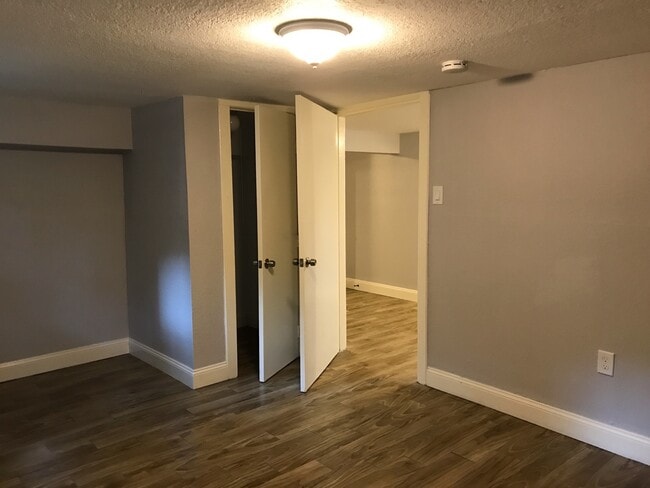 Building Photo - Gorgeous and spacious home in Danbury, Just remodeled and move in ready!