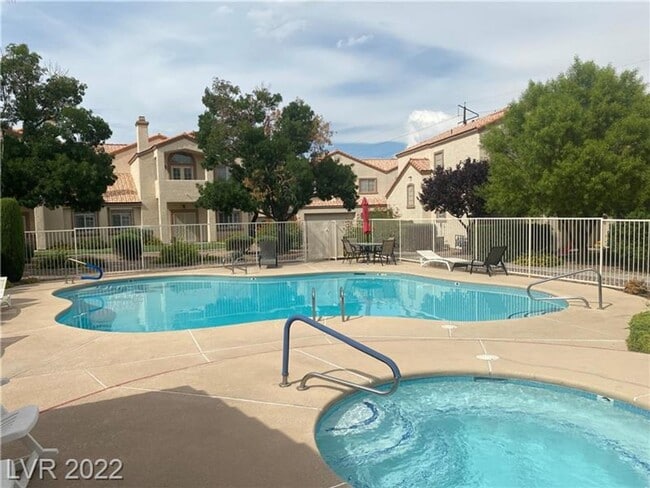 Building Photo - Gorgeous 3 bedroom condo with a 2 car garage! Tons of upgrades*Southwest*Gated community*