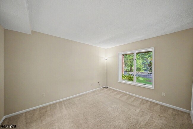 Building Photo - 24 Pine Hollow Ct