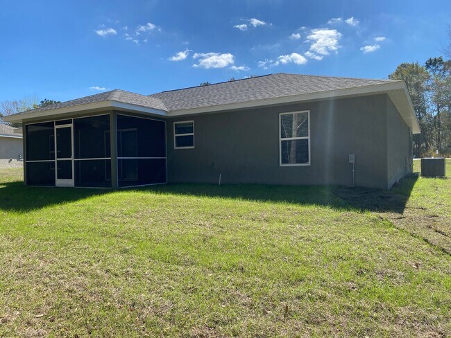 Building Photo - Custom Home - Desirable SE Ocala Neighborhood 3/2/2 **Won't Last**