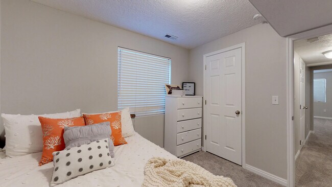 Building Photo - 4058 Valderrama