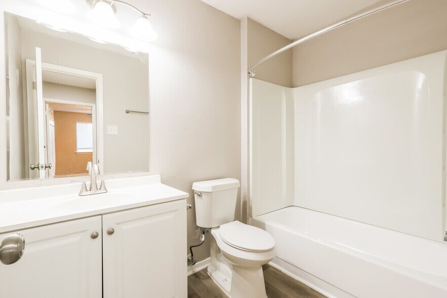 Building Photo - 7411 Skylight Ln