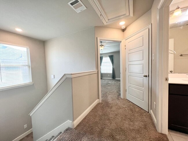 Building Photo - Modern Country Living Near I-35 – Stunning Duplex with Granite, Private Yard & Appliances Included!