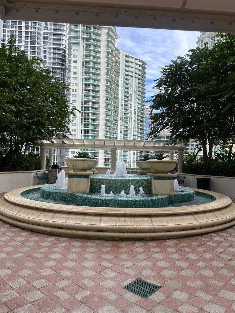 Building Photo - 511 SE 5th Ave