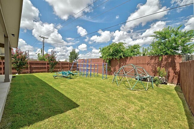 Building Photo - 16300 Travesia Way