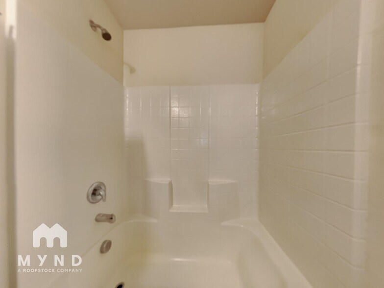 Building Photo - 1669 E Prickly Pear Pl