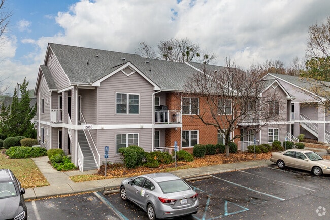 Building Photo - Oakdale Square