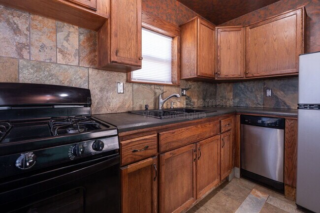 Building Photo - 421 N Emporia Ave